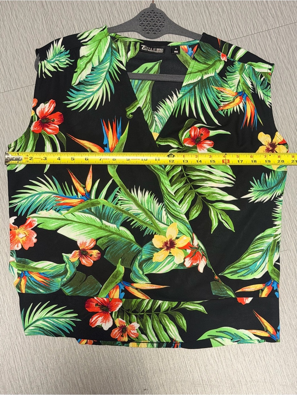 NY&Co 7th Avenue Tropical Floral Faux Wrap Sleeveless Blouse Size M - Picture 4 of 7